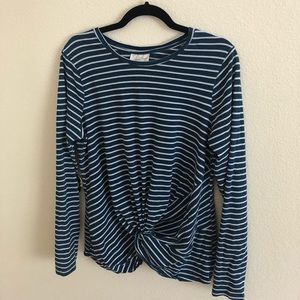Universal Thread Tie-Front Top